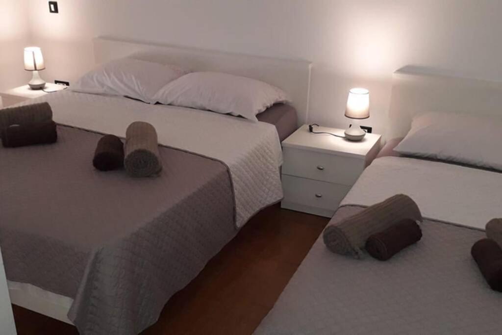 Apartman Franko - Uz Parking Pula Buitenkant foto