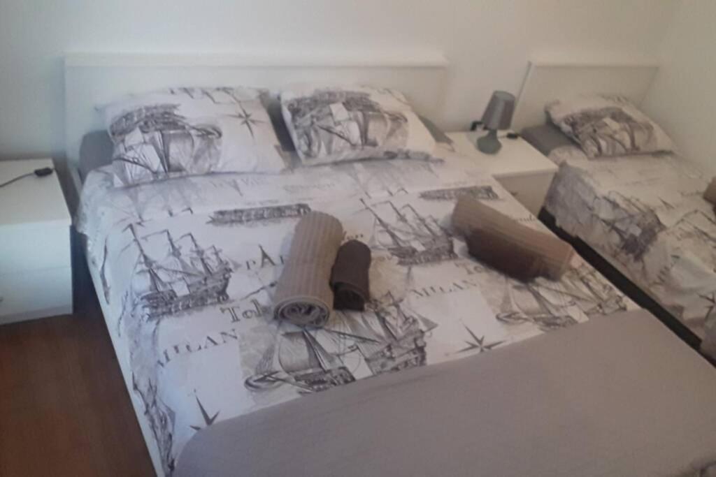 Apartman Franko - Uz Parking Pula Buitenkant foto