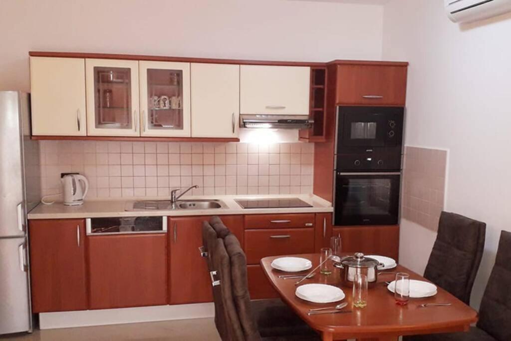 Apartman Franko - Uz Parking Pula Buitenkant foto