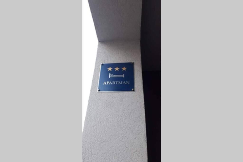 Apartman Franko - Uz Parking Pula Buitenkant foto