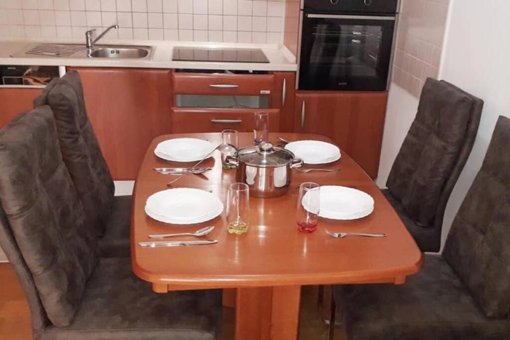 Apartman Franko - Uz Parking Pula Buitenkant foto