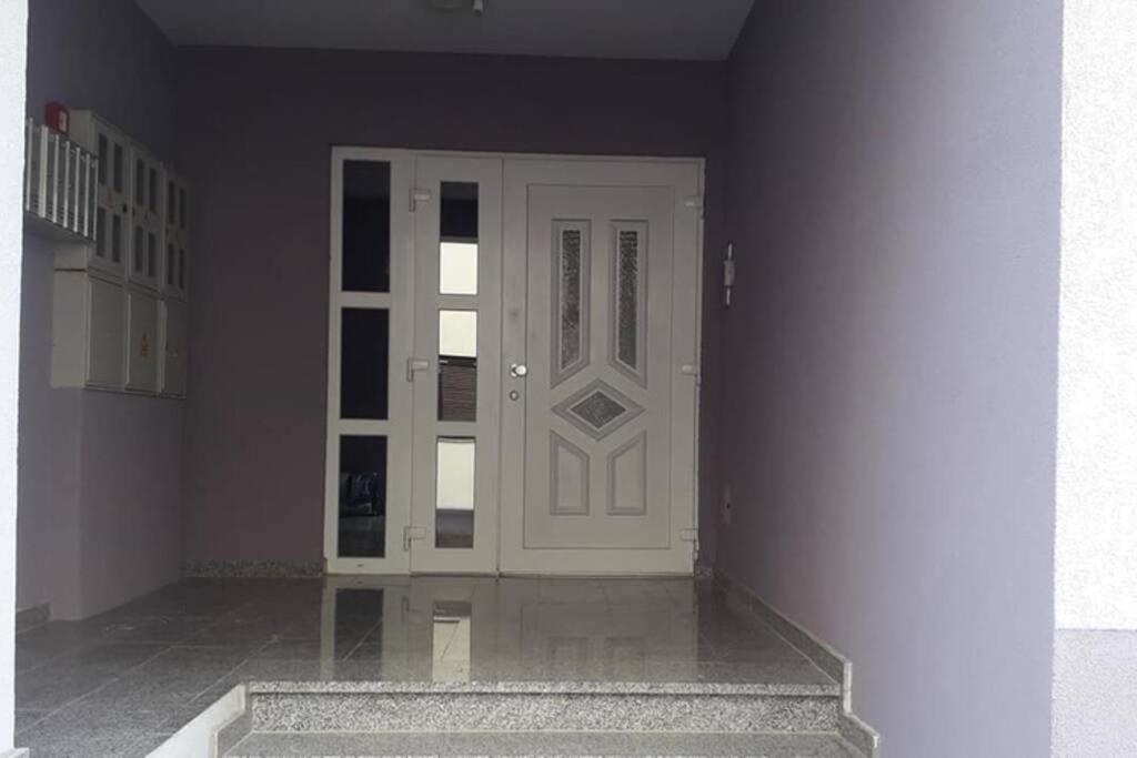 Apartman Franko - Uz Parking Pula Buitenkant foto
